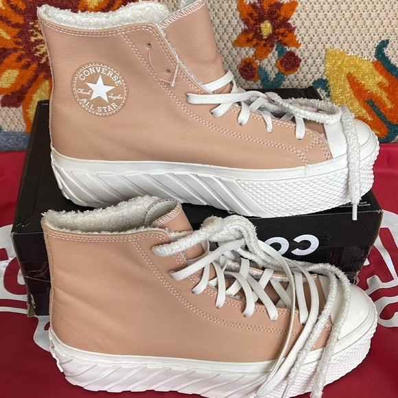 Converse 573073C
CTAS LIFT 2X HI
VACHETTA BEIGE/VINTAGE WHITE
WMNS Platforms - Picture 4 of 16